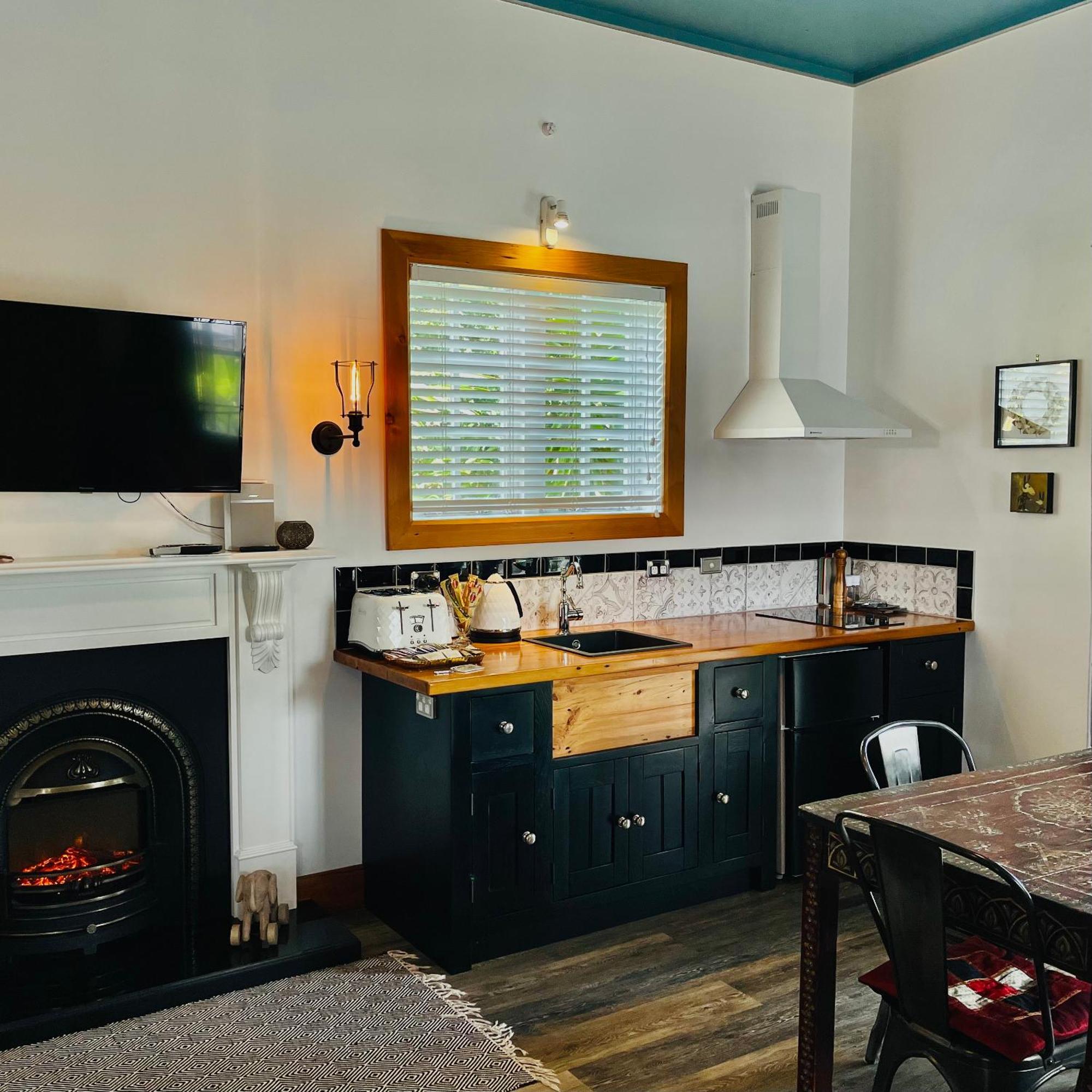 Marriners Luxury Guesthouse Rawene Экстерьер фото