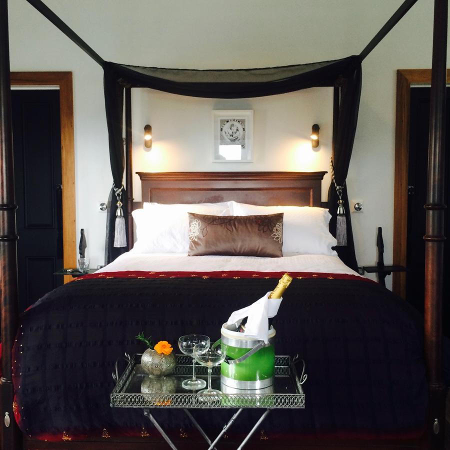 Marriners Luxury Guesthouse Rawene Экстерьер фото